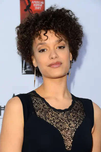 How tall is Britne Oldford?